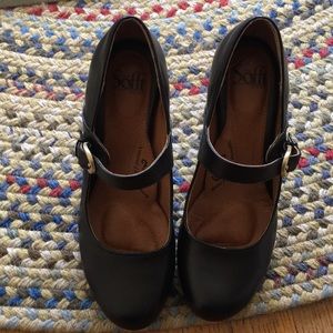 Sofft black leather maryjane heels
